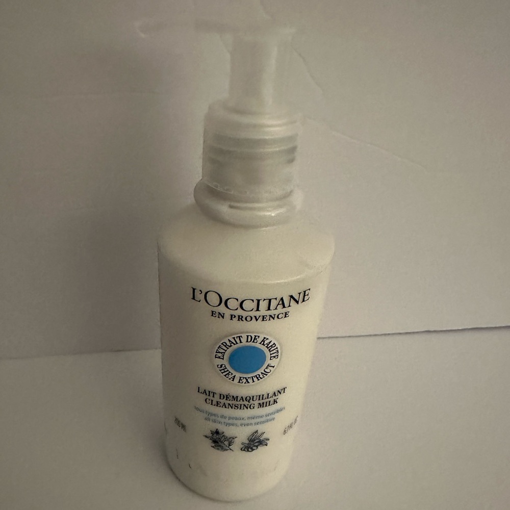 L’Occitane Cleansing Milk 6.7 fl oz New!!